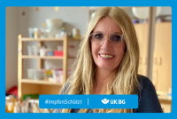 Motiv #ImpfenSchützt, „Christa Manske“ (UK|BG)
